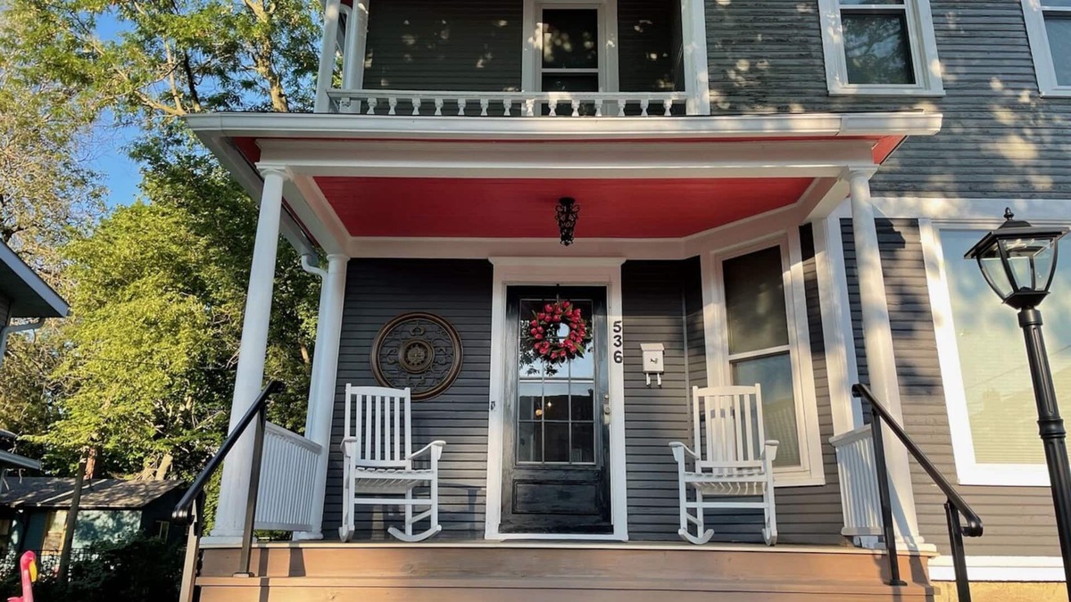 La Salle House | 4 Bedroom, 3 Full Bathrooms - 10 Minutes to Starved Rock!
