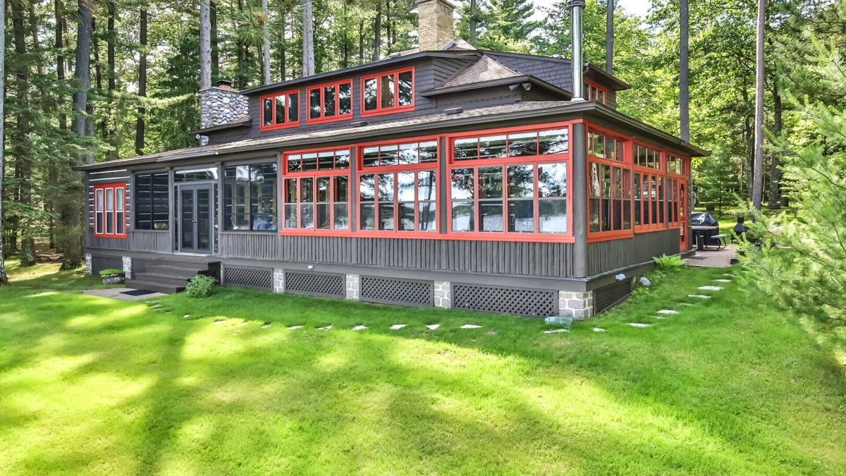 Minocqua House | 4 Bedroom, 4 Bath Remodeled Historical Home Located On Lake Minocqua