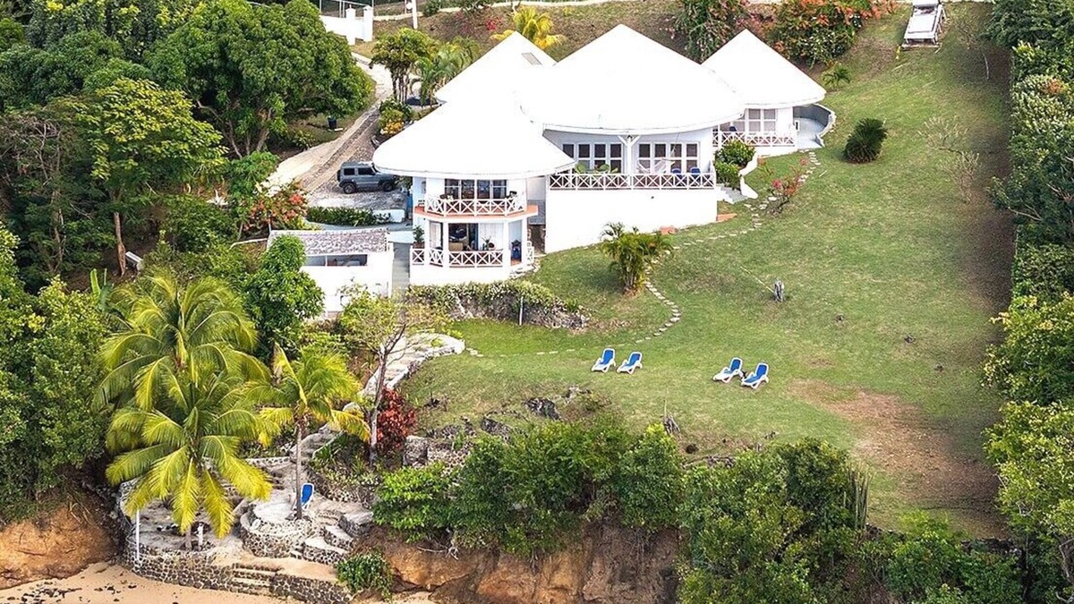 Cap Estate House | 4 Bedroom, 4 bathroom Villa on the Beach