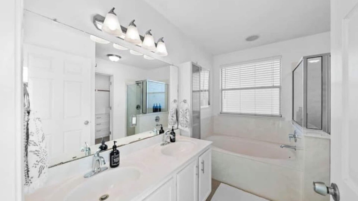 Los Cielos Apartment | 4 Bedroom: 5min to COTA/Airport 15min-Downtownnn