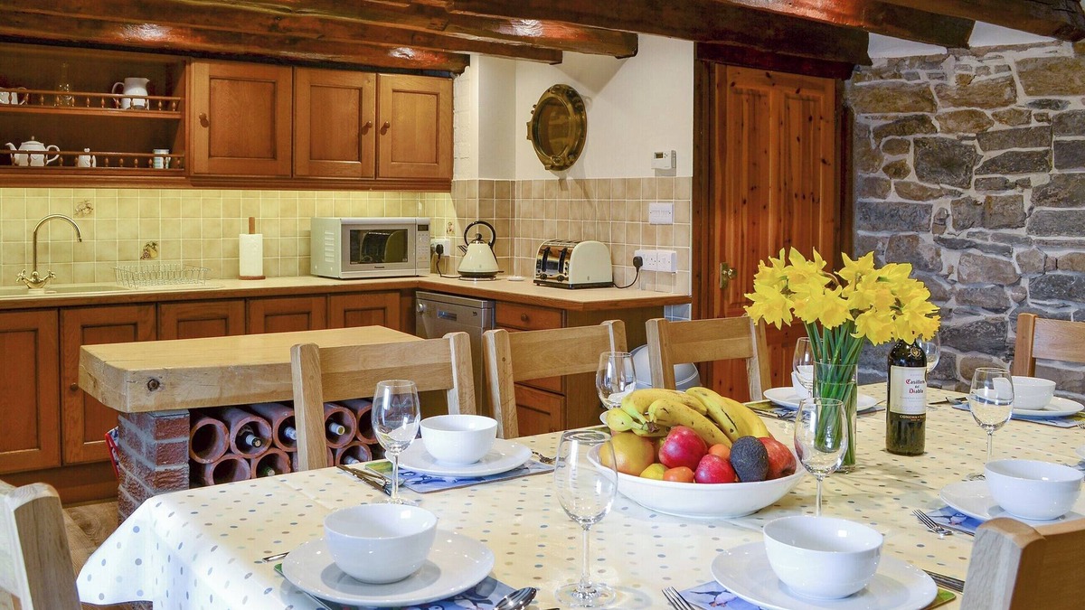 Berwick-upon-Tweed Cottage | 4 bedroom accommodation in Holy Island, near Berwick-upon-Tweed