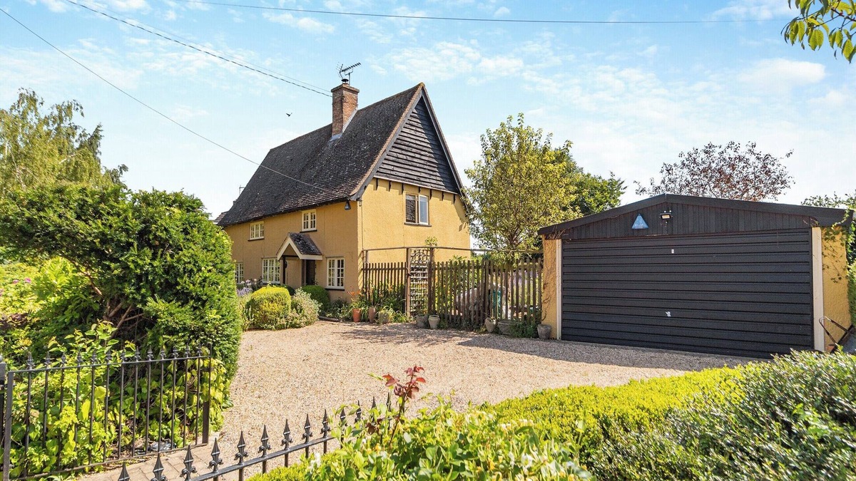 Hessett Cottage | 4 bedroom accommodation in Hessett, near Bury St Edmunds