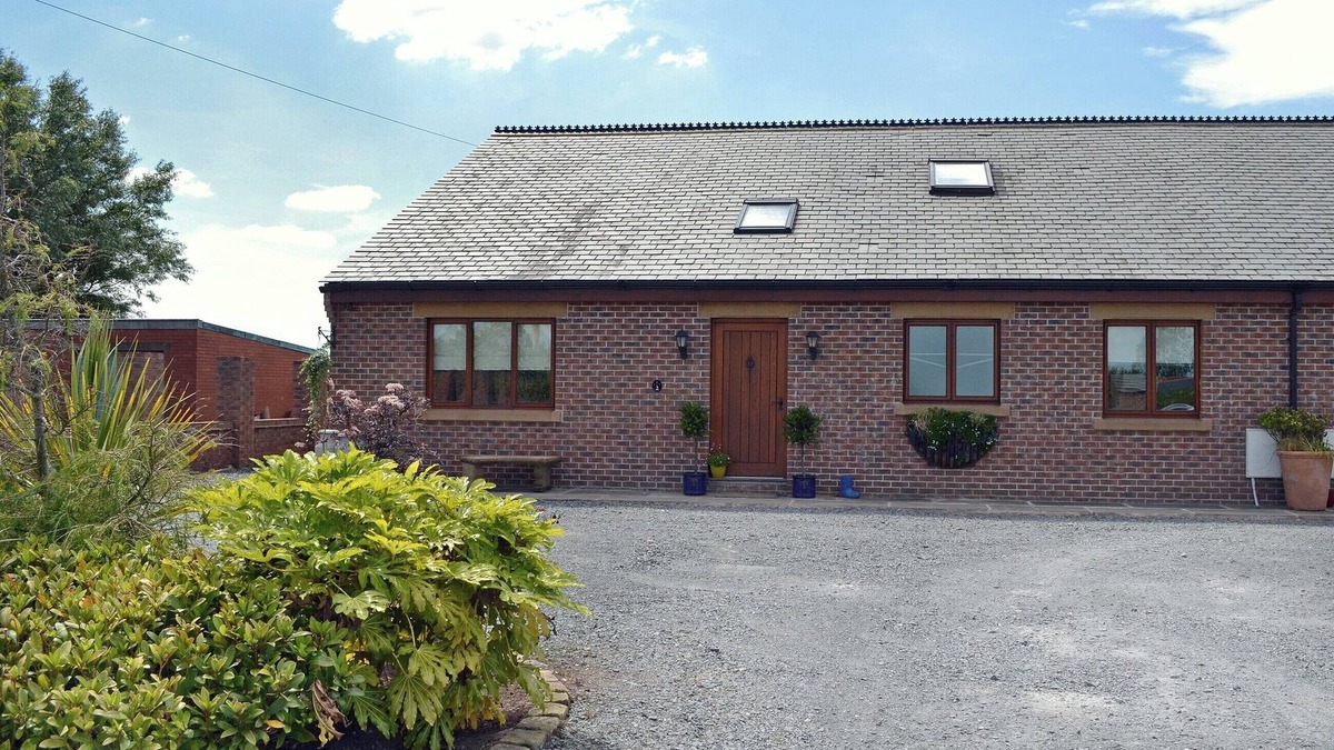 Poulton-le-Fylde Cottage | 4 bedroom accommodation in Stalmine, near Poulton-le-Fylde
