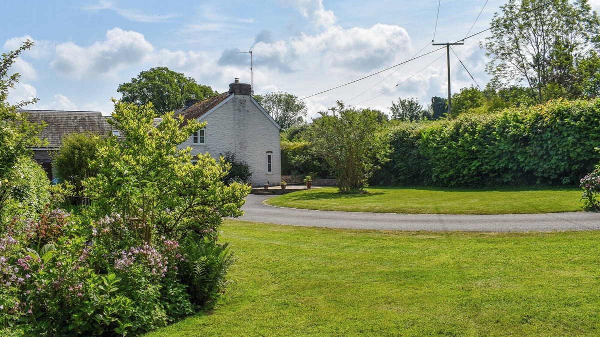 Westbrook Court Cottage | 4 bedroom accommodation in Clifford, near Hay-on-wye