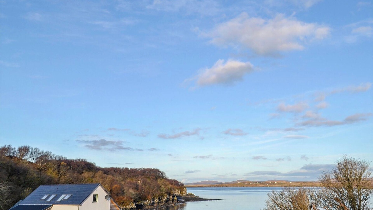Beinn Orasaigh Cottage | 4 bedroom accommodation in Carbost, near Portree