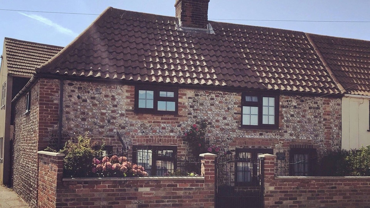 Caister-on-Sea Cottage | 4 bedroom accommodation in Caister-on-Sea, near Great Yarmouth