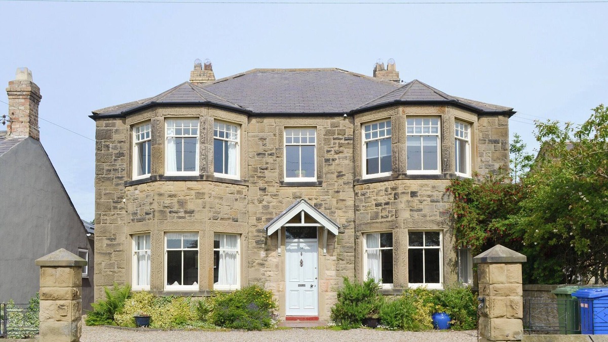 South Charlton Cottage | 4 bedroom accommodation in Christon Bank, near Embleton