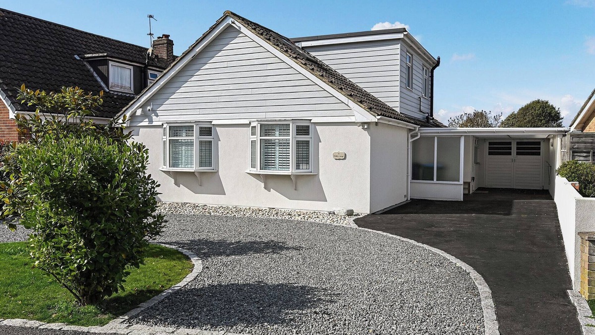 Middleton-on-Sea Cottage | 4 bedroom accommodation in Middleton-on-Sea, near Bognor Regis