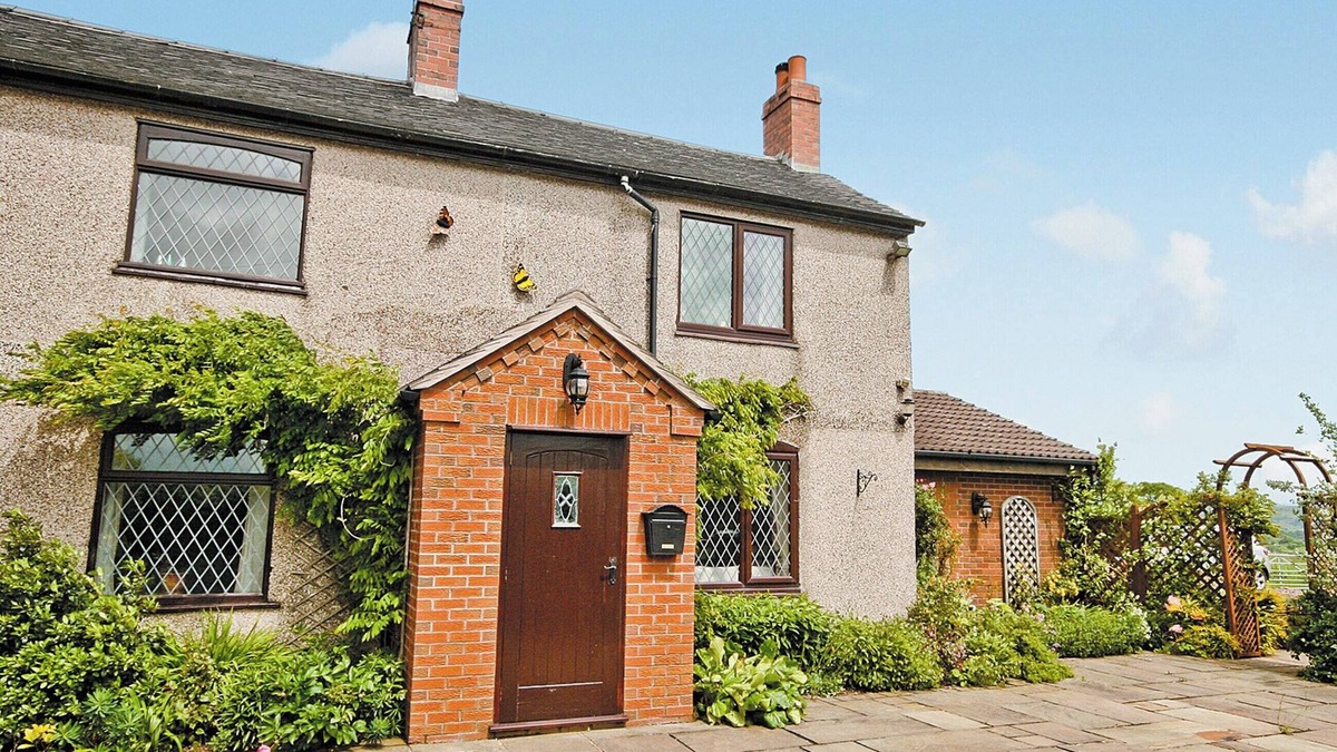 Forsbrook Cottage | 4 bedroom accommodation in Kingsley Moor
