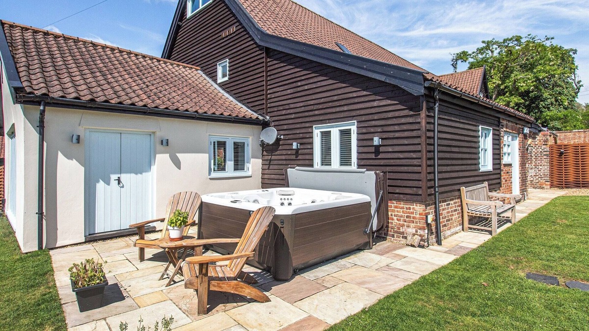 Hethel Cottage | 4 bedroom accommodation in Tacolneston