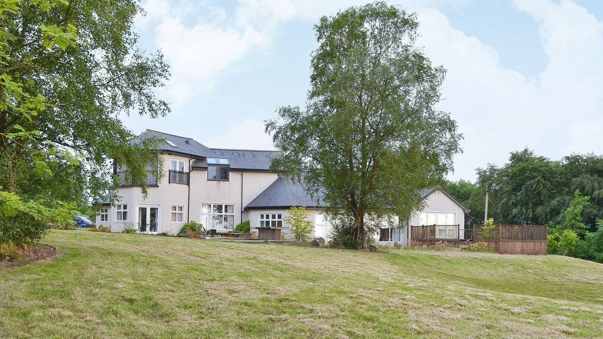 Cronberry Cottage | 4 bedroom accommodation in Skares, near Cumnock