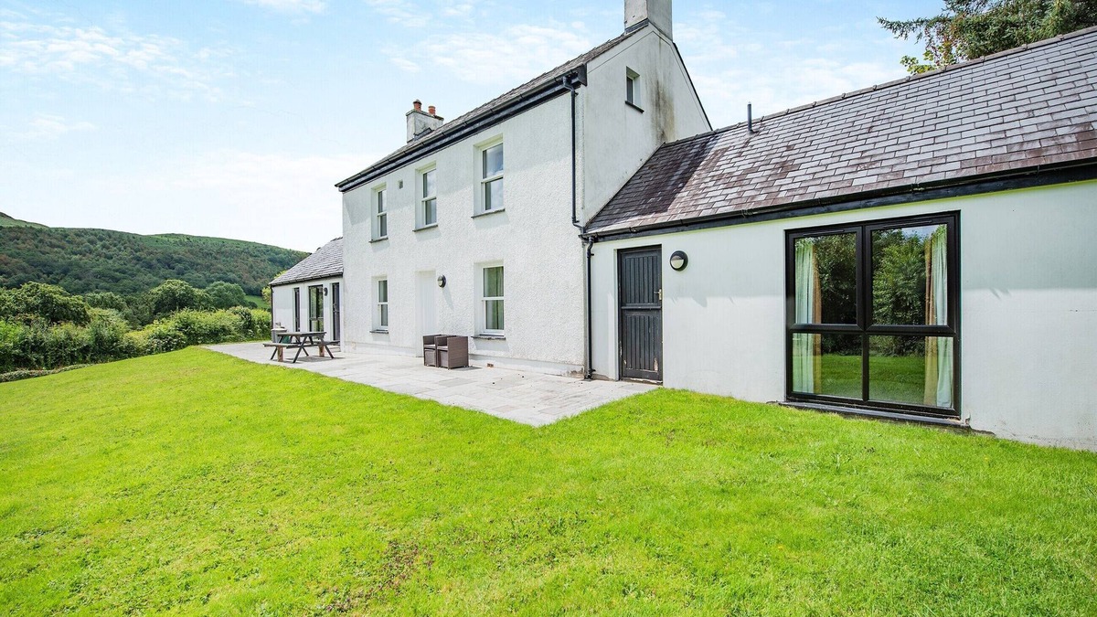 Llandeilo Cottage | 4 bedroom accommodation in Bethlehem