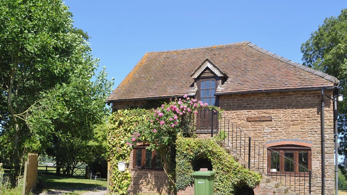 Bromyard Cottage | 4 bedroom accommodation in Bredenbury, near Leominster
