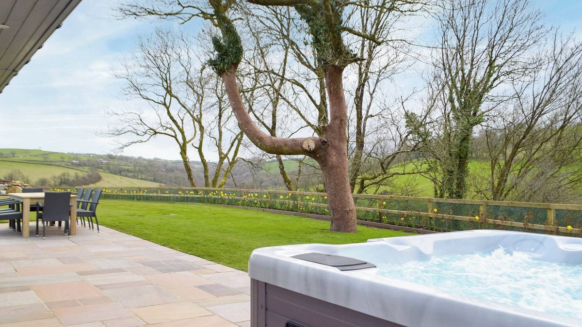 Whitland Cottage | 4 bedroom accommodation in Llanboidy, near Laugharne