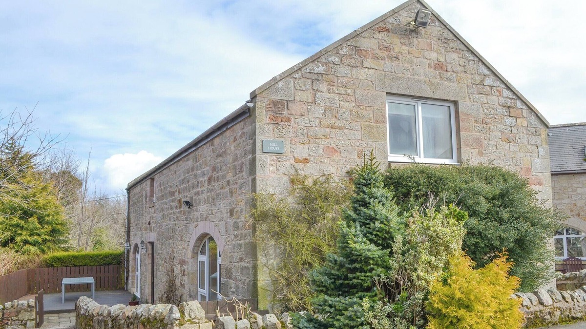 Warenford Cottage | 4 bedroom accommodation in Bamburgh