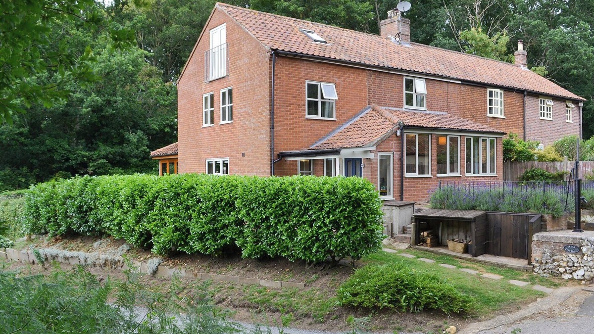 Elsing Cottage | 4 bedroom accommodation in Elsing, near Dereham