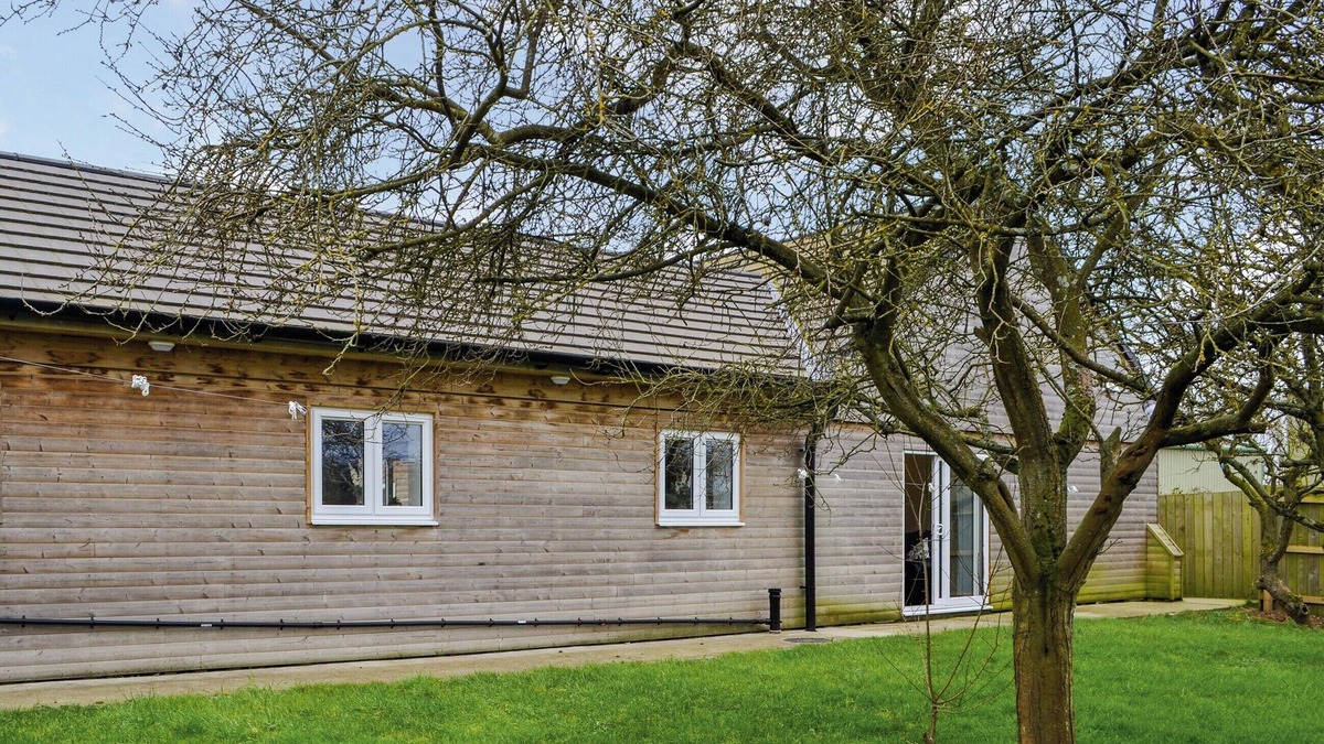 Hornsea Cottage | 4 bedroom accommodation in Great Hatfield, near Hornsea