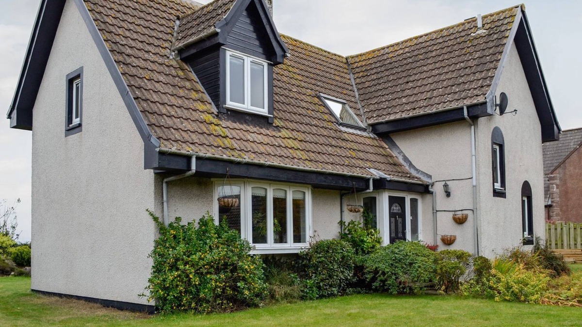Montrose Cottage | 4 bedroom accommodation in Kinneff