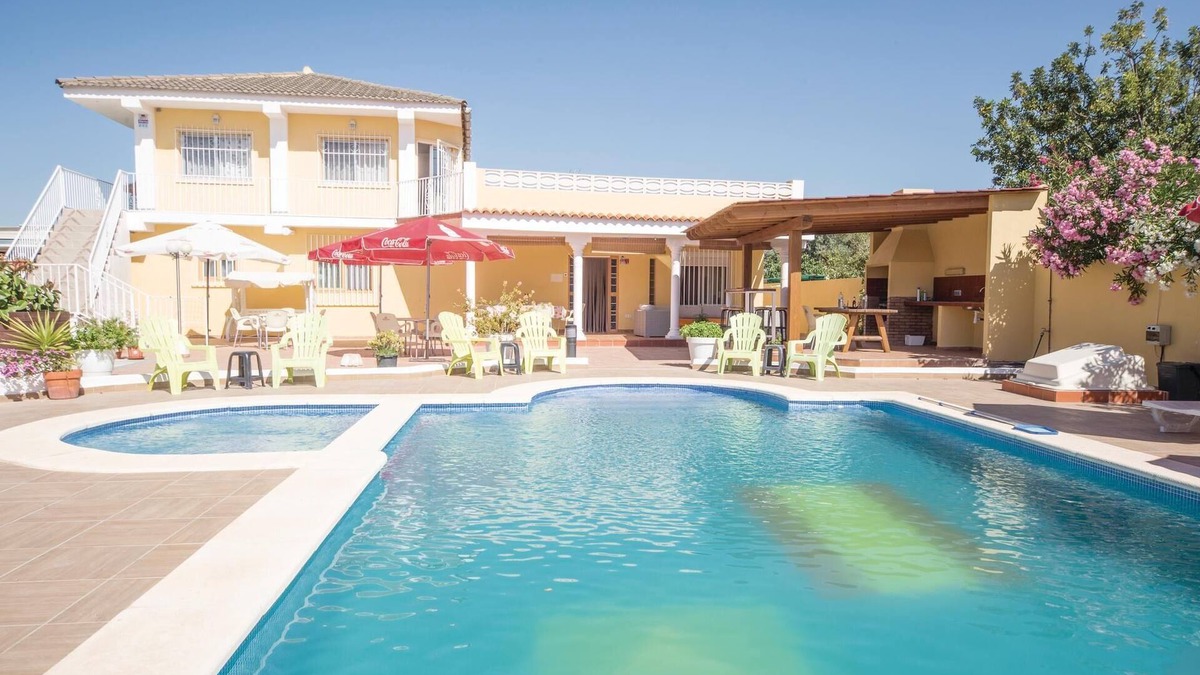 Lliria House | 4 bedroom accommodation in Llíria