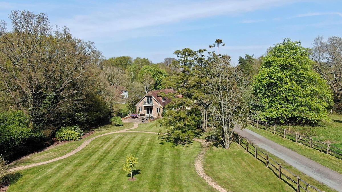 Battle Cottage | 4 bedroom accommodation in Catsfield, near Battle