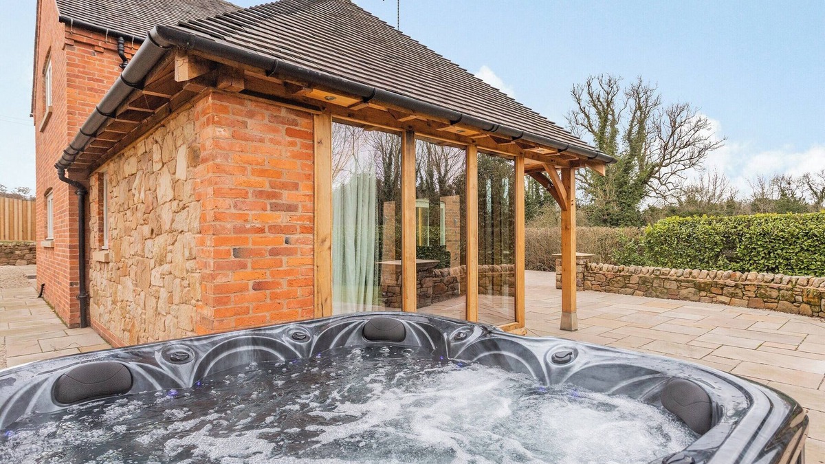 Ticknall Cottage | 4 bedroom accommodation in Ticknall, near Derby