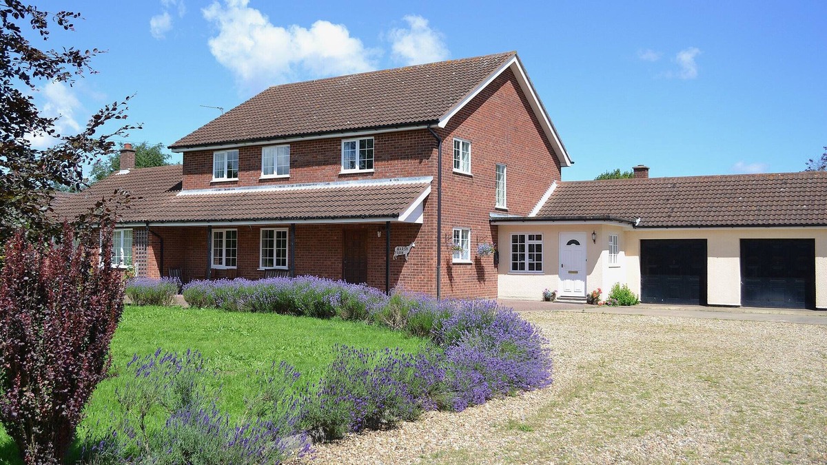 Irstead Cottage | 4 bedroom accommodation in Acle, Norwich