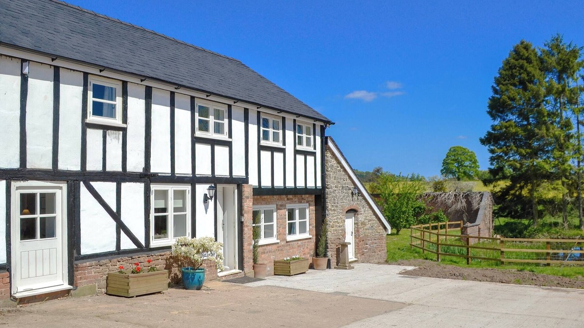 Putley Cottage | 4 bedroom accommodation in Ashperton, near Ledbury