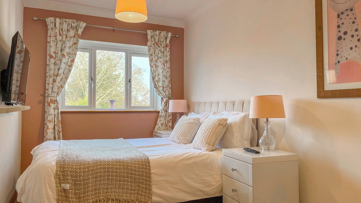 Kneesall Cottage | 4 bedroom accommodation in Newark