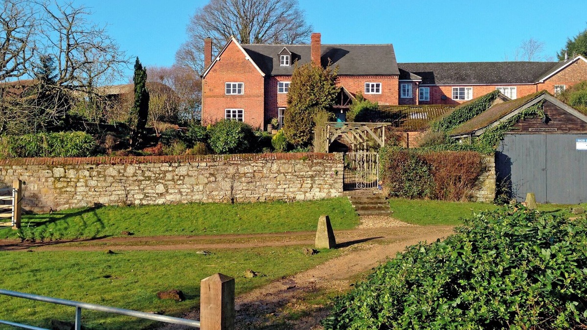 Newent Cottage | 4 bedroom accommodation in Newent