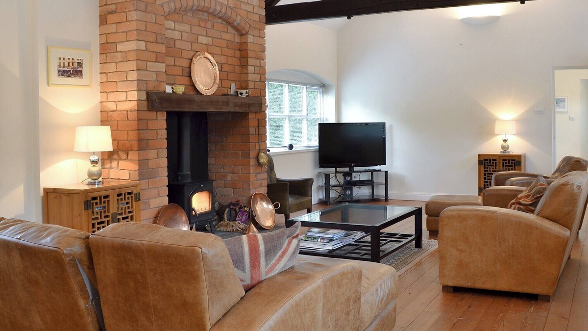 Sugnall Cottage | 4 bedroom accommodation in Standon