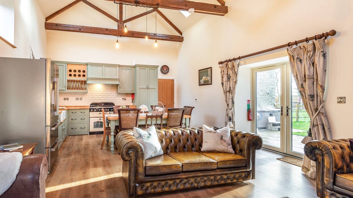 Welby Cottage | 4 bedroom accommodation in Dorrington, near Lincoln