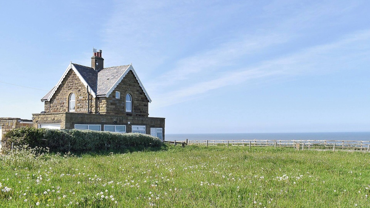 Sandsend Cottage | 4 bedroom accommodation in Sandsend, near Whitby