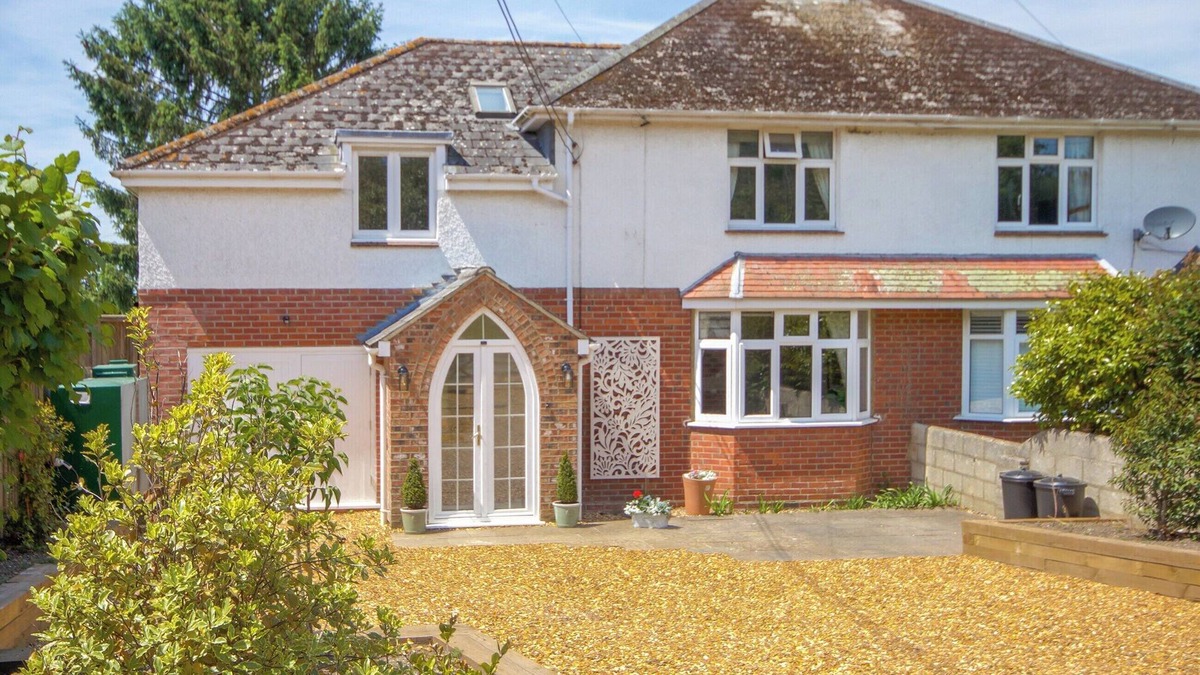 New Forest District Cottage | 4 bedroom accommodation in Woodgreen, near Fordingbridge