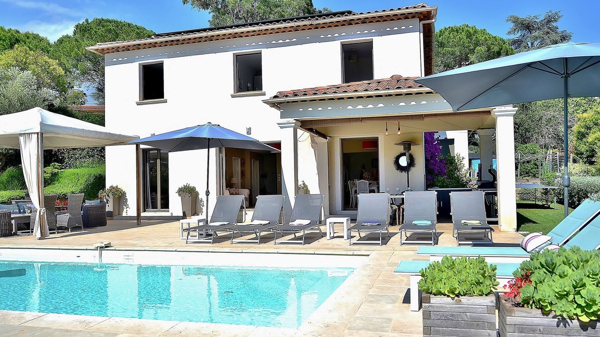 Plascassier Villa | 4 Bedroom air con villa with private pool- 5 mins from Valbonne