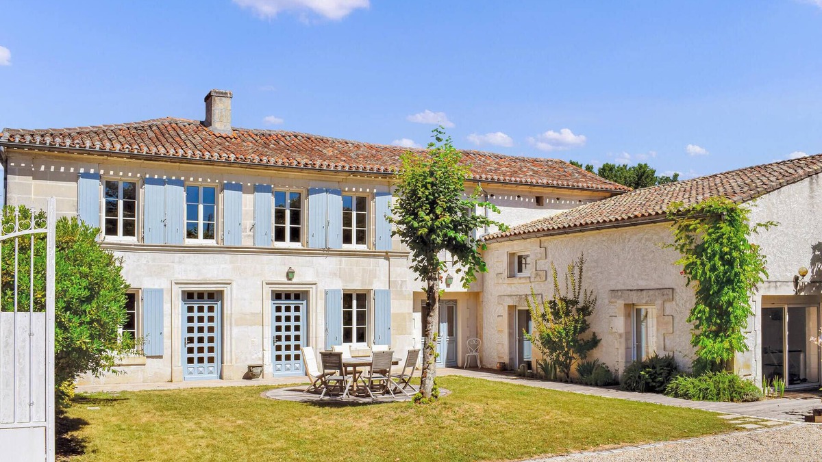 Champmillon House | 4 bedroom amazing home in Champmillon
