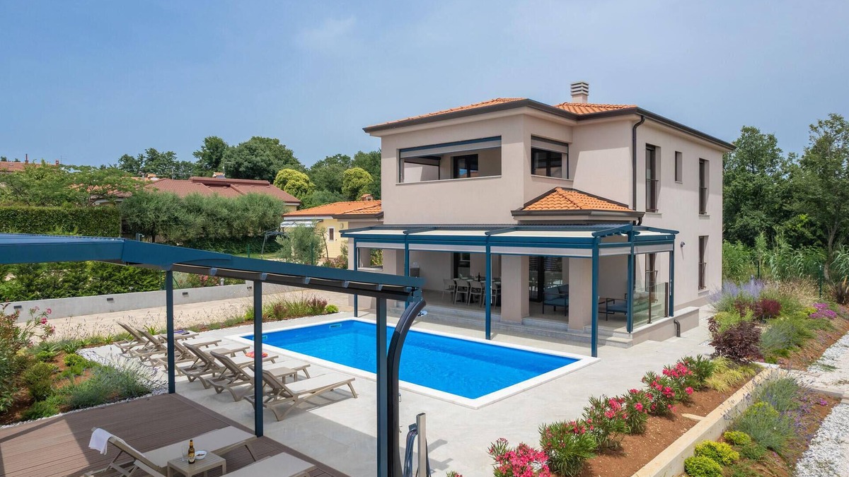 Kadumi House | 4 bedroom amazing home in Kadumi