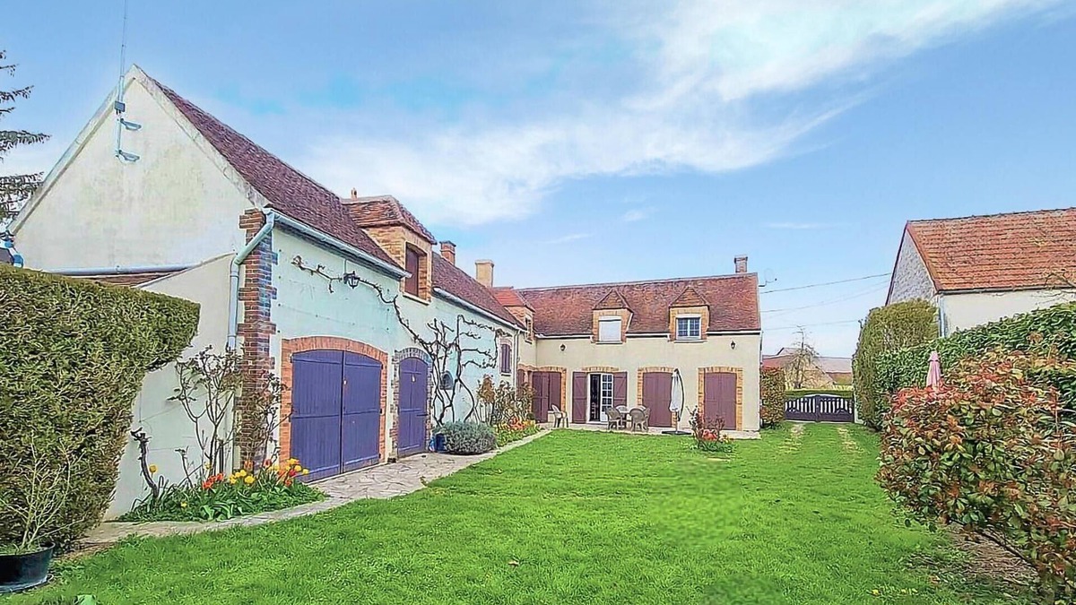 Flacy House | 4 bedroom amazing home in Flacy