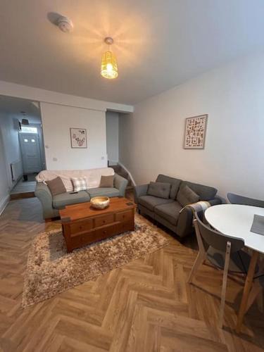 Scunthorpe House | 4 Bedroom Ashby House