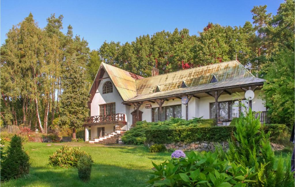 Slawno House | 4 Bedroom Awesome Apartment In Lukowo