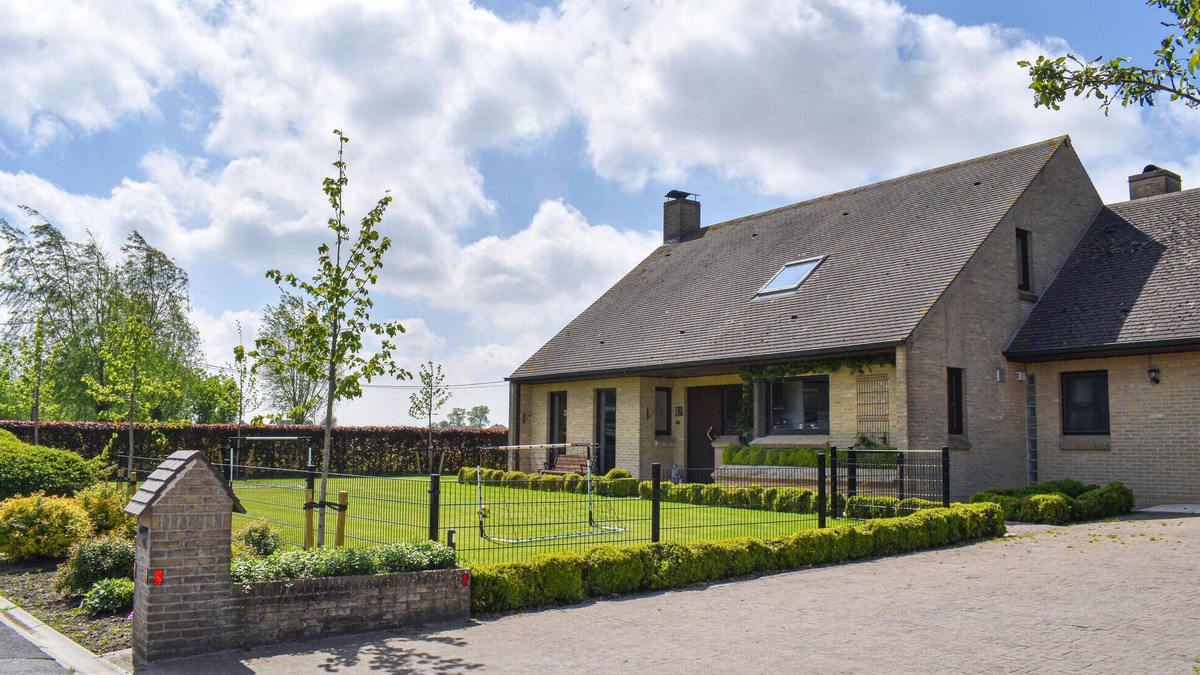 Langemark House | 4 bedroom awesome home in Langemark