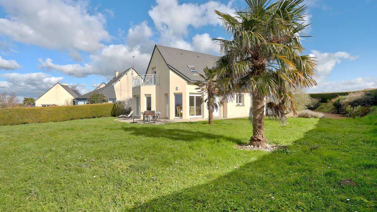 Courtils House | 4 bedroom awesome home in Courtils