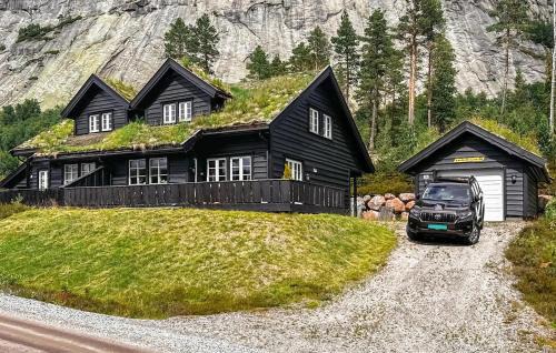 Valle House | 4 Bedroom Awesome Home In Rysstad