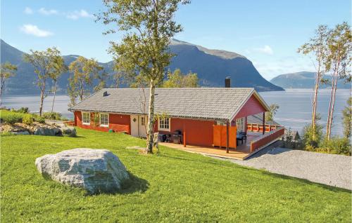 Hundeidvik House | 4 Bedroom Beautiful Home In Hundeidvik