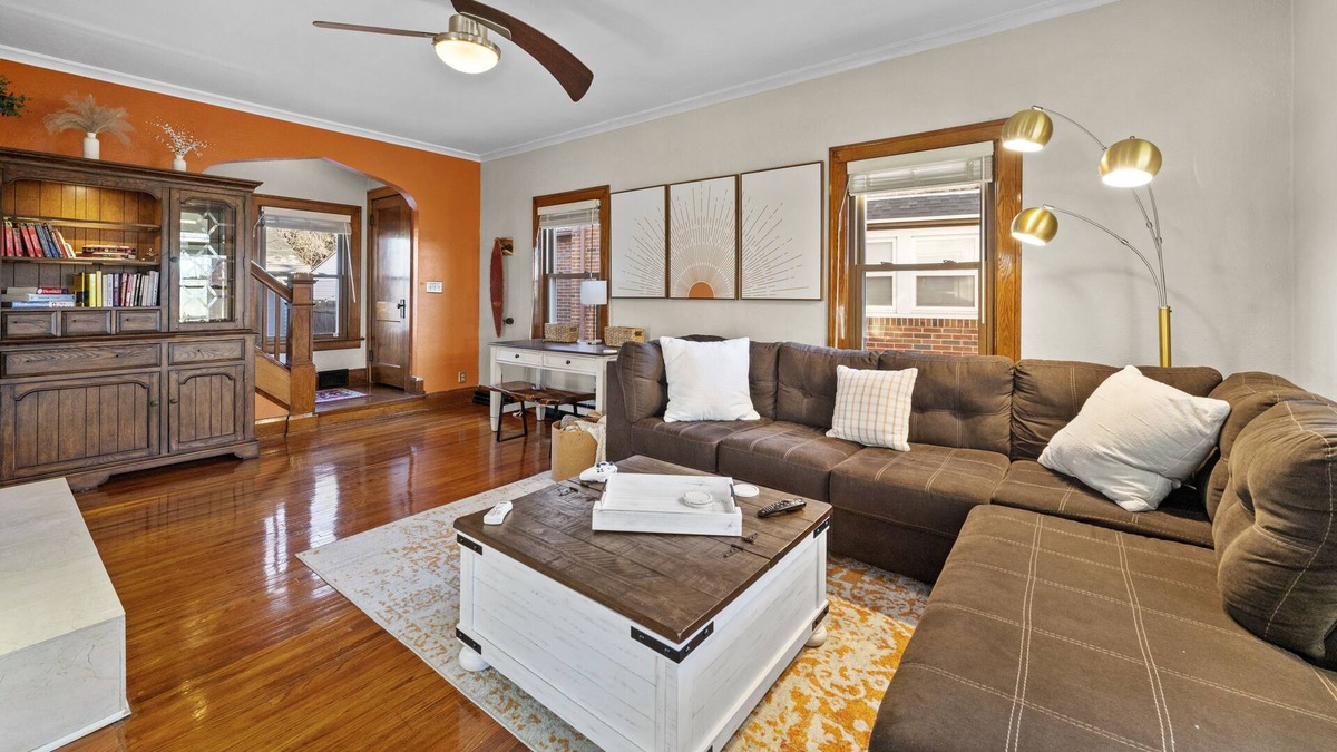 Toledo House | 4 Bedroom Boho Home. 5-10 minutes from all the hot spots!