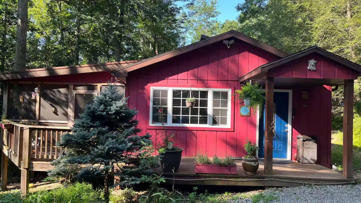 Lost River Cabin | 4-bedroom cabin in idyllic Lost River WV - dog and kid friendly!