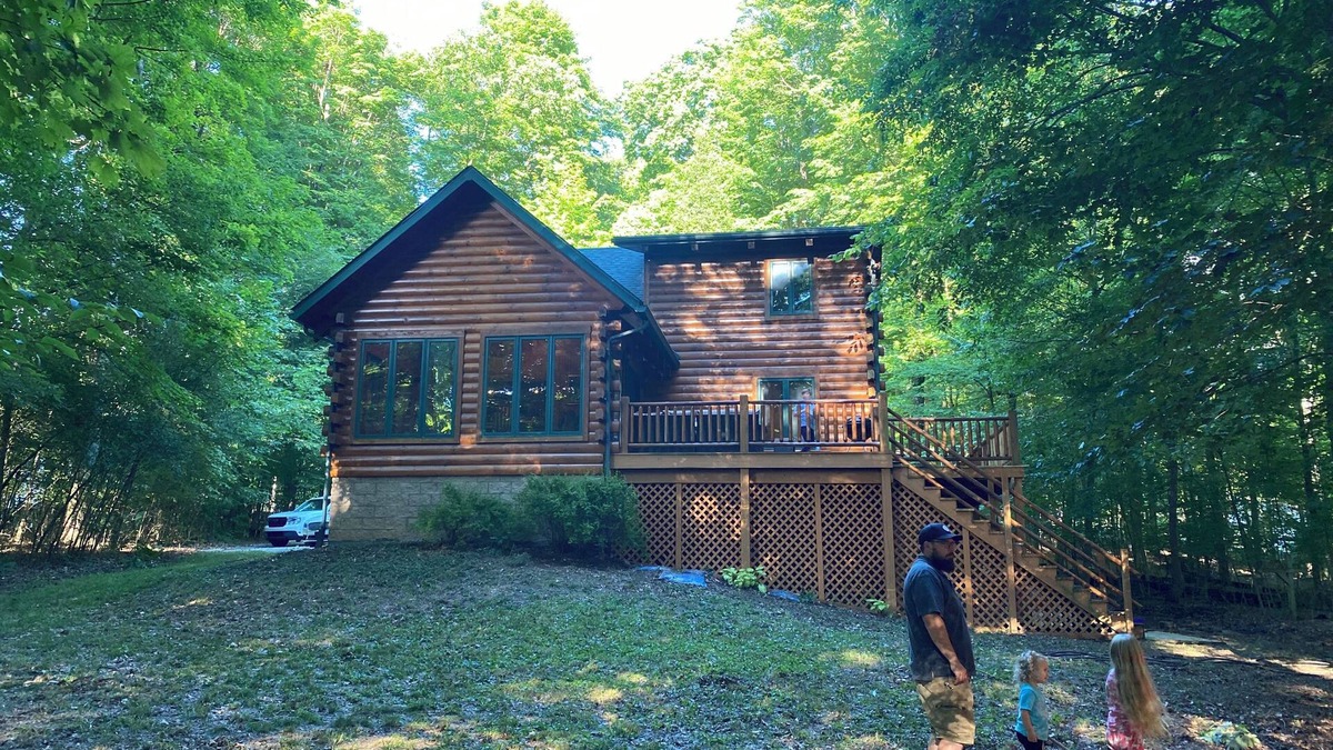 Howard Cabin | 4-bedroom cabin in peaceful Apple Valley with AC, WiFi. Enjoy nature retreat.