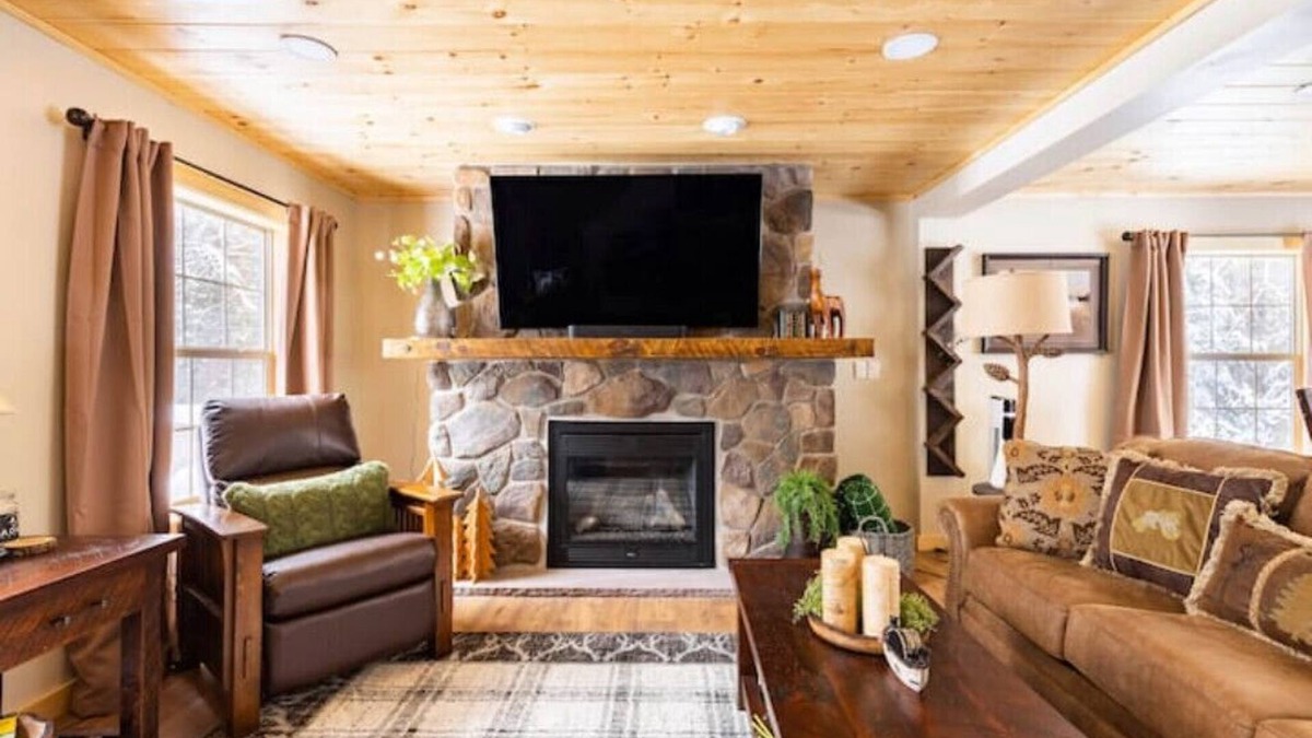 Thendara Cabin | 4-bedroom cabin just 10 minutes from Adirondack Park