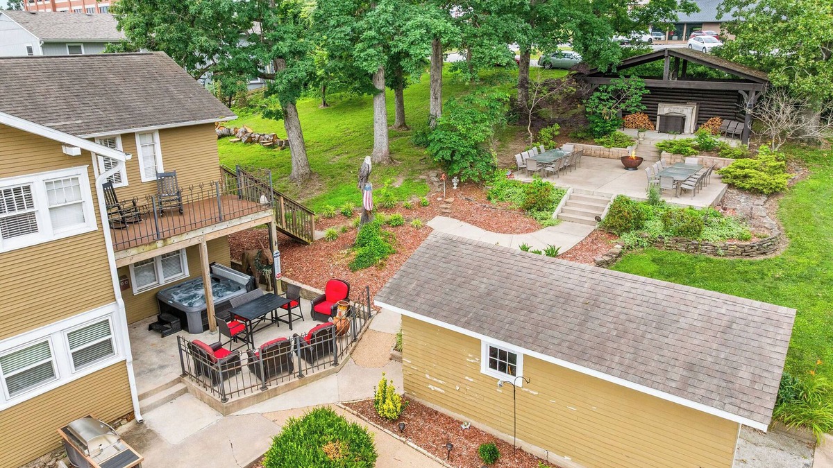 Downtown Branson House | 4 bedroom close to The Branson Landing! Hot tub!