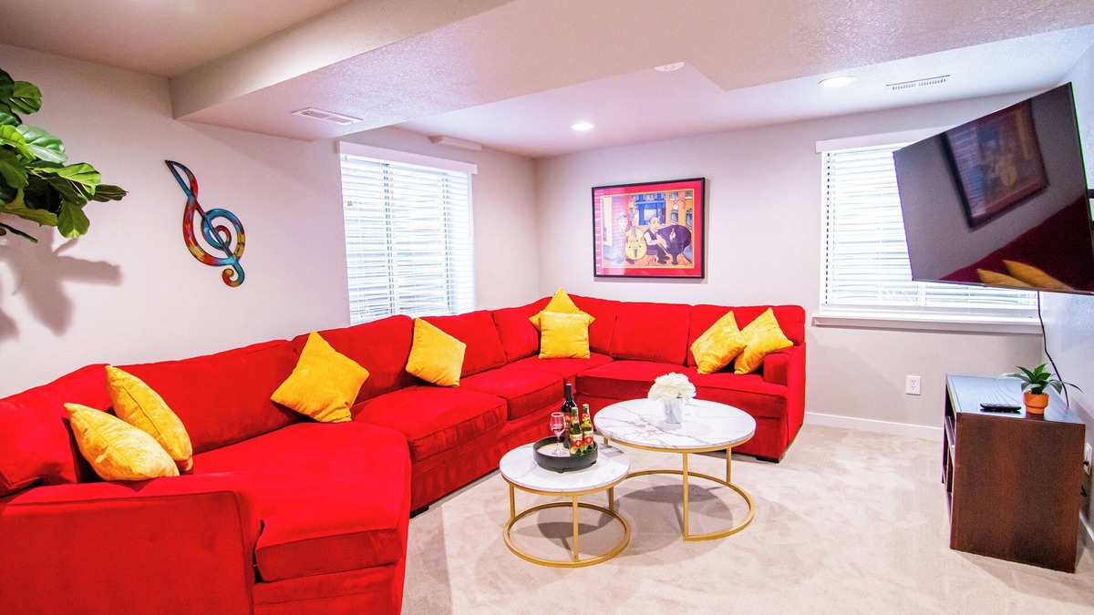 Highlands Ranch House | 4-Bedroom Comfort Near It All Fire Pit & More!