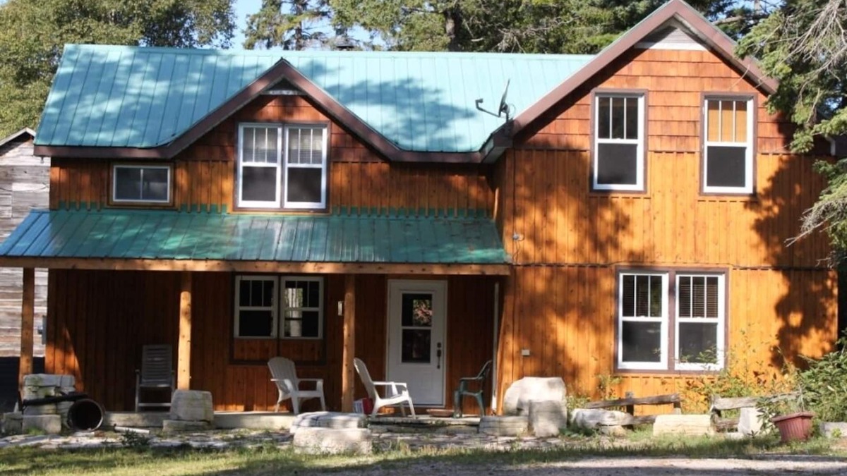 Manitoulin District Cottage | 4 Bedroom Cottage On Manitoulin Island- Next to the Longest Beach on the Island!